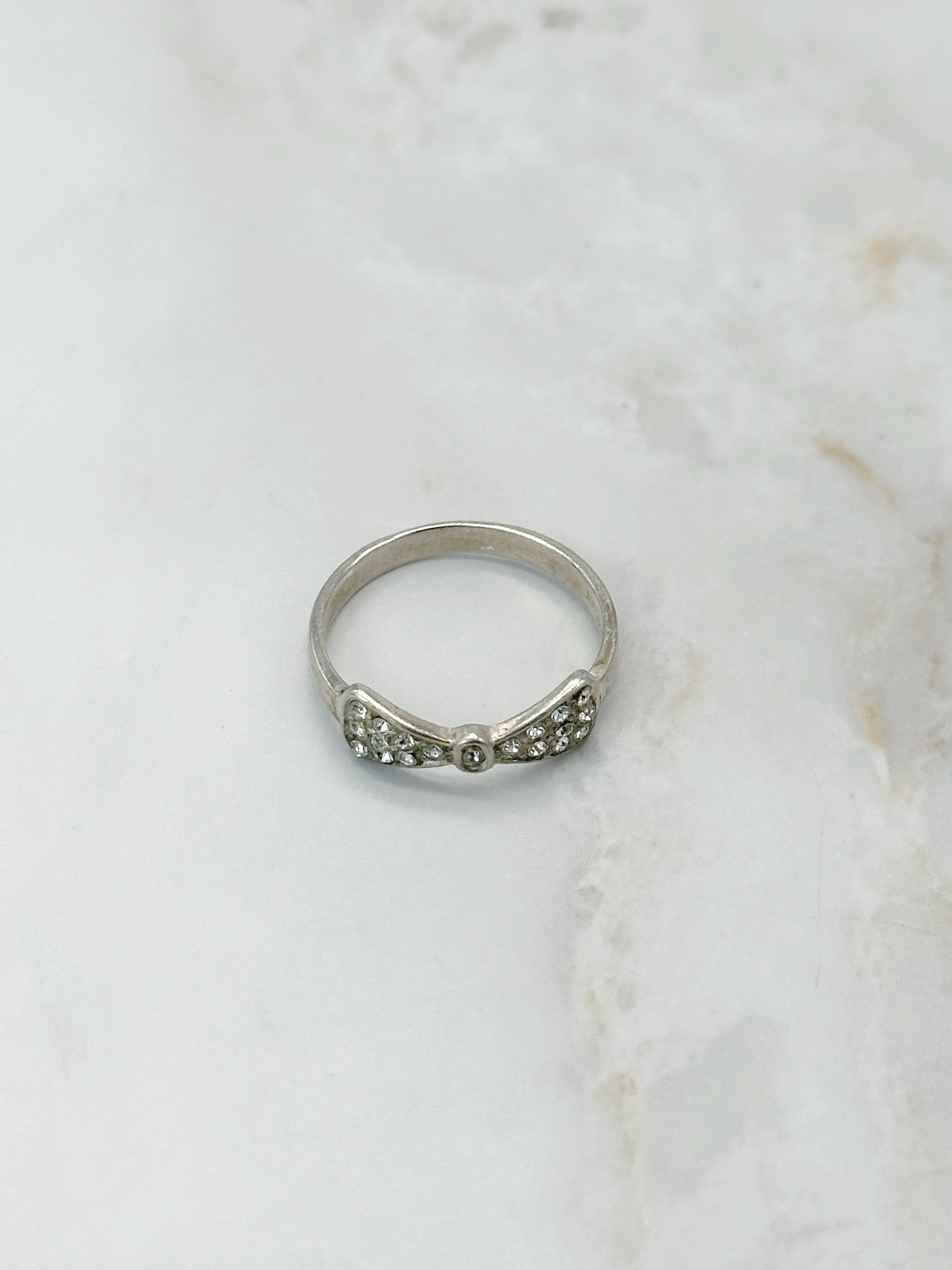 Eleganter Silberring "Masche" mit funkelndem Strass