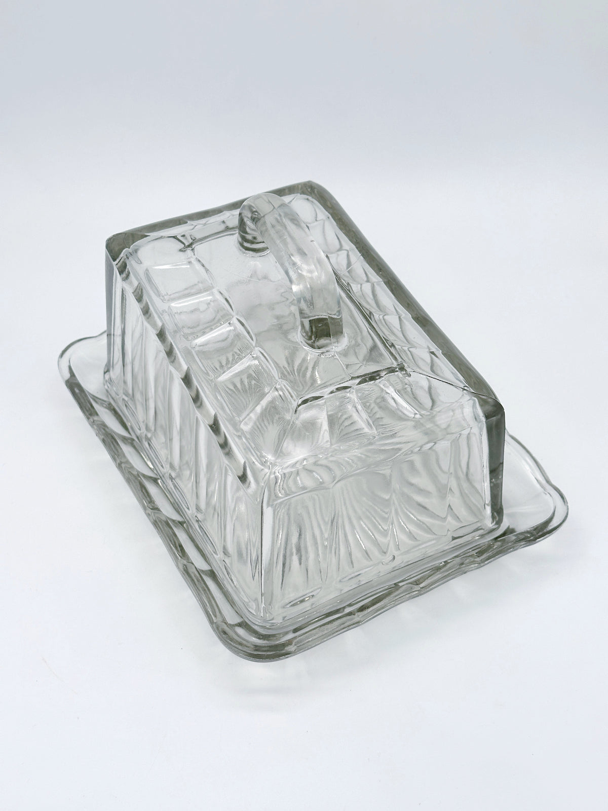 Vintage Butterdose aus Pressglas mit schräger Haube