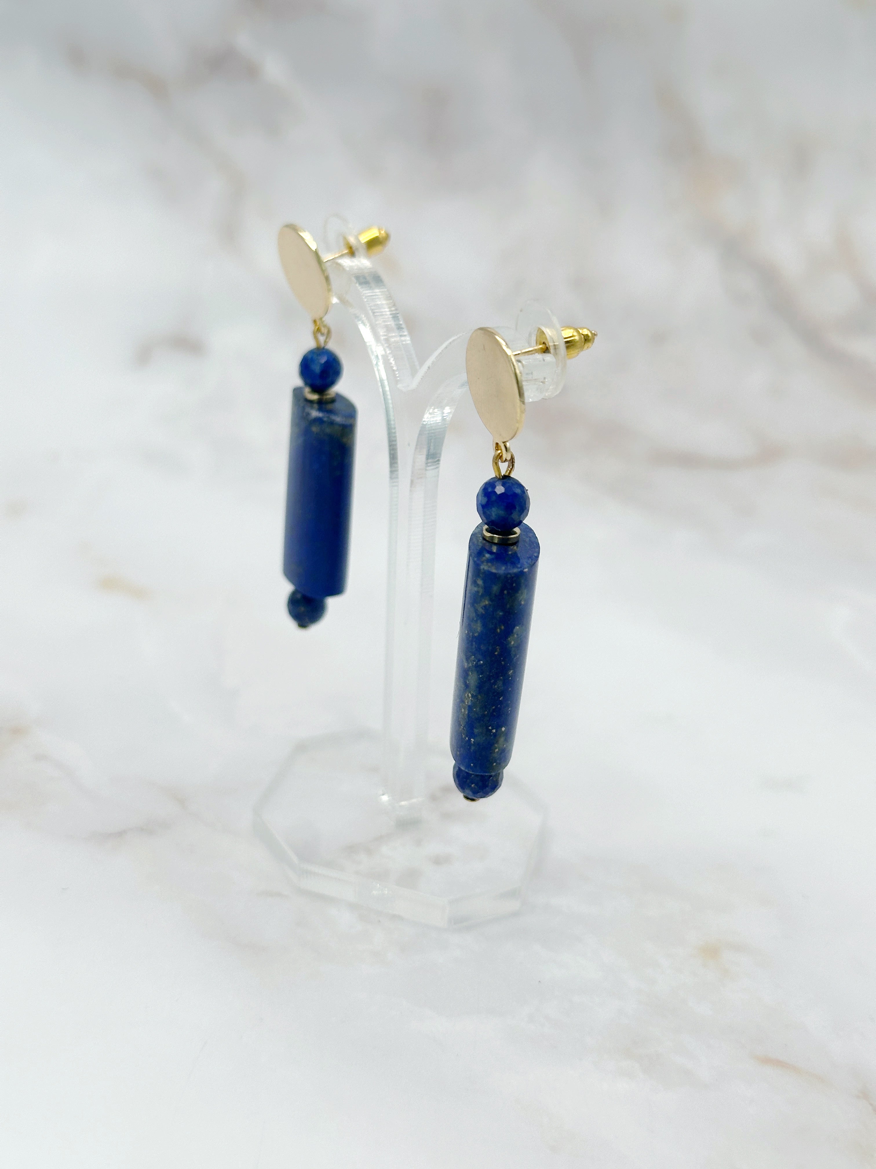 Ohrgehänge mit Lapislazuli in eckiger Form