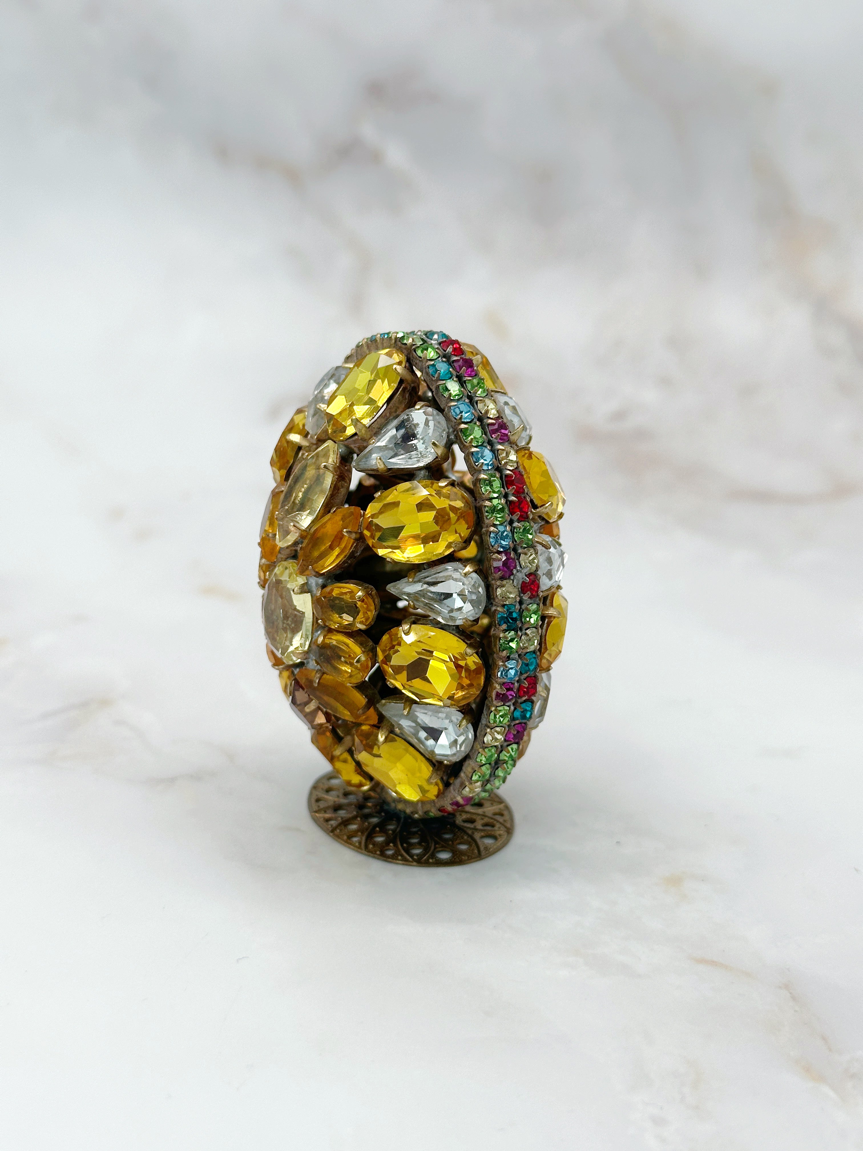 Seltenes rundum verziertes Gablonzer Osterei mit Standfuß