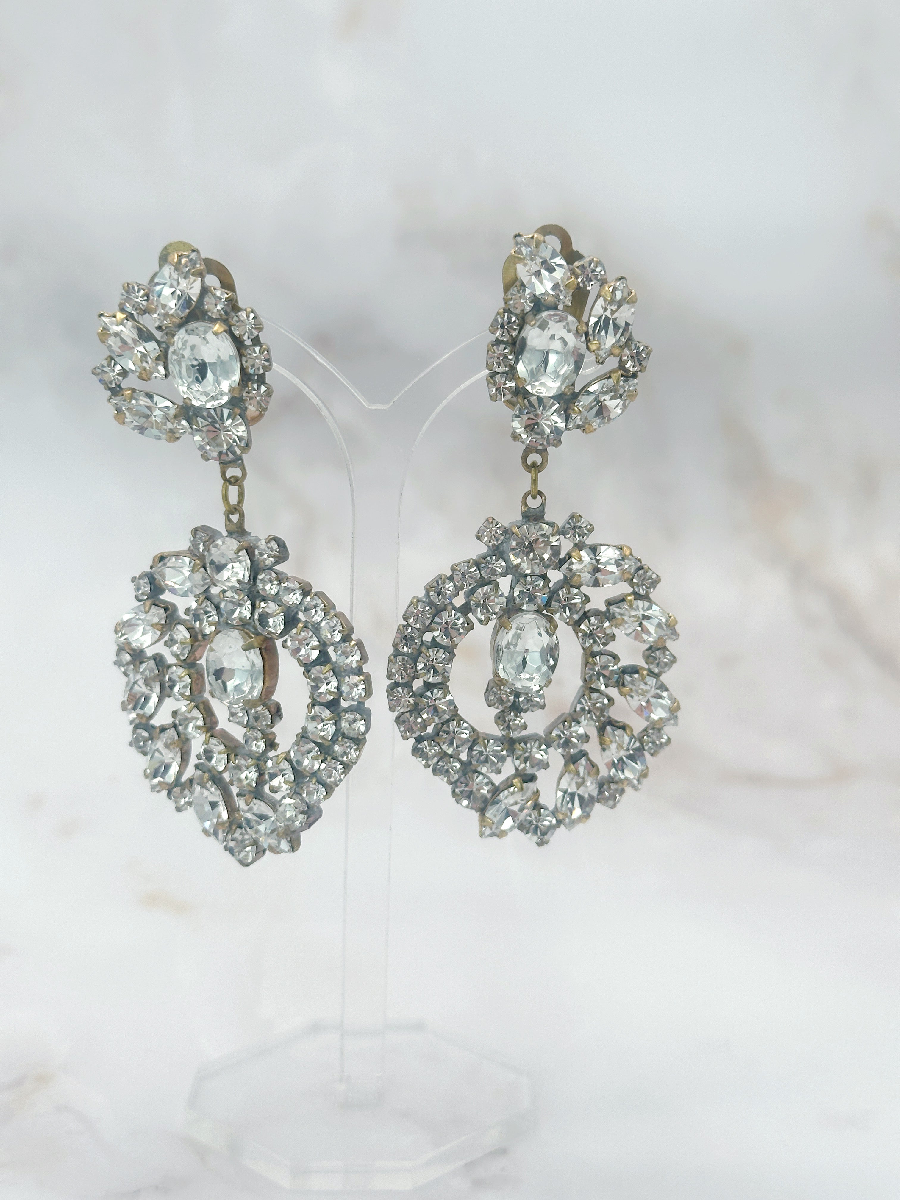 Runde Chandelier Ohrclips aus Gablonz mit klarem Strass