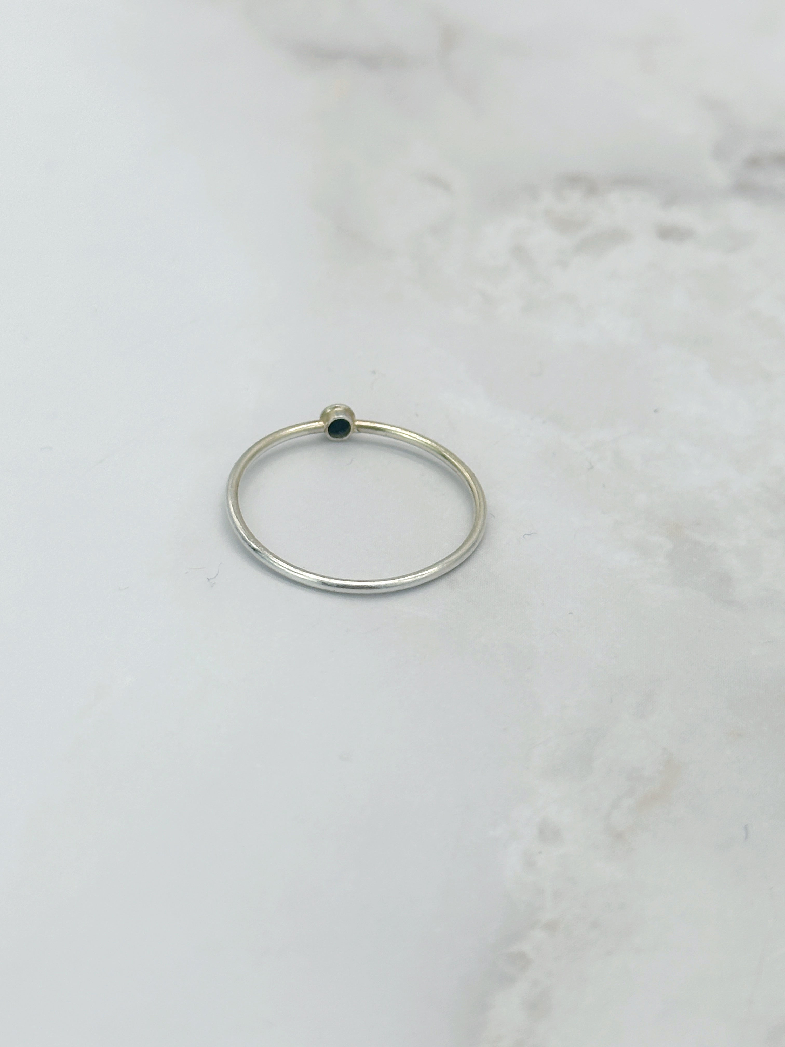 Minimalistischer Silberring 925 mit schwarzem Glasstein