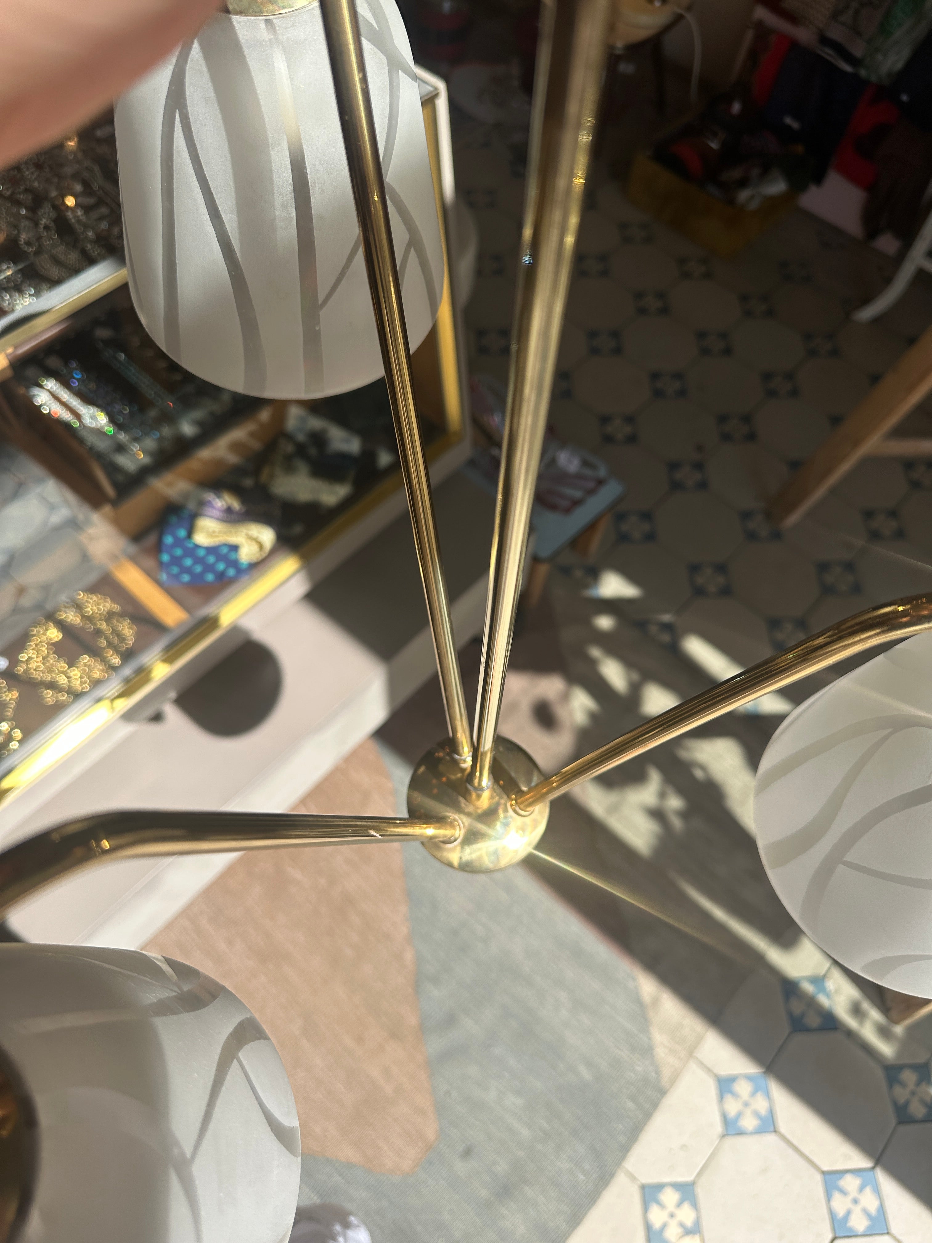 3-flammige Midcentury Lampe aus Messing und Milchglas um 1960
