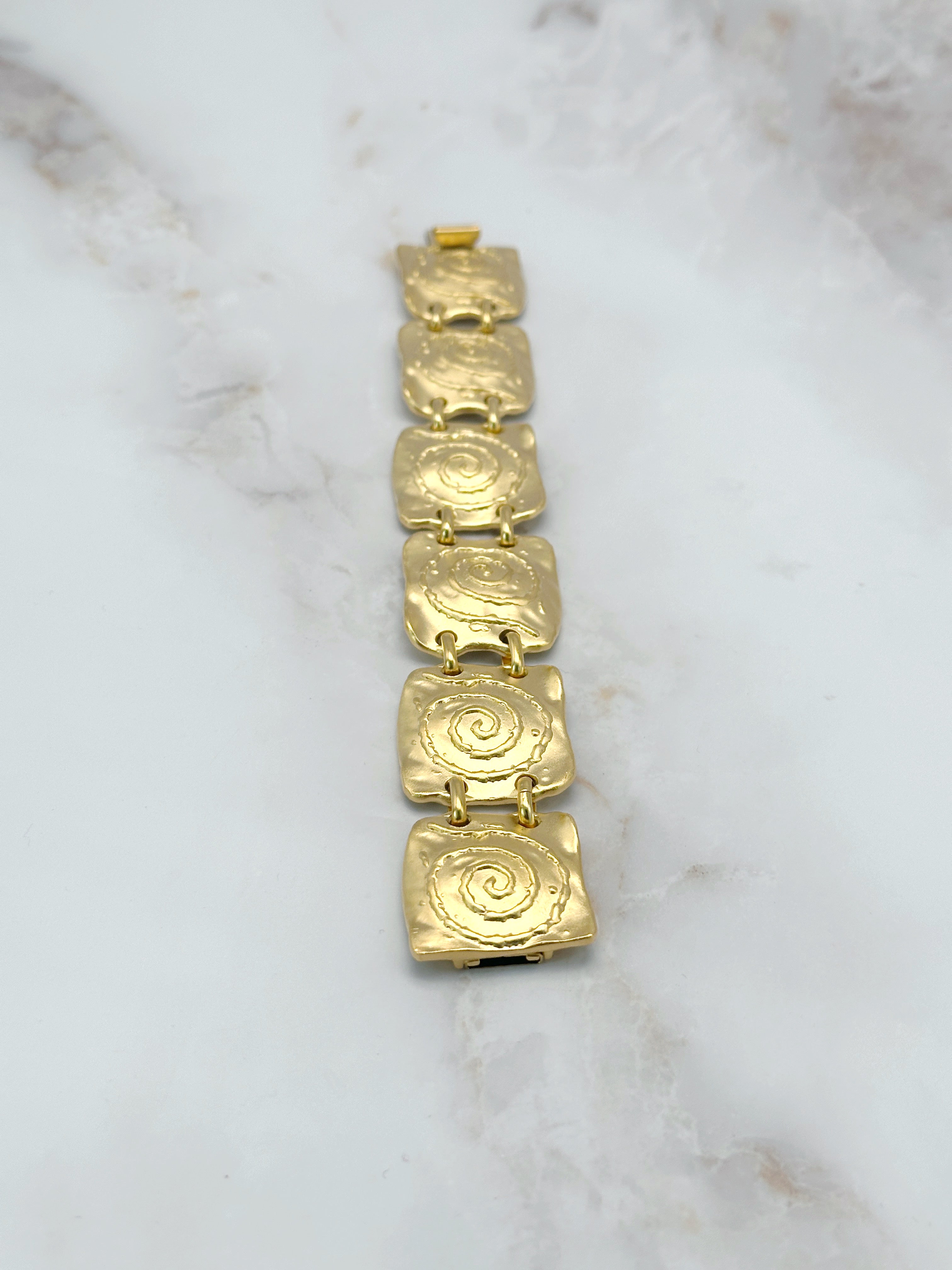 Matt vergoldetes Vintage Armband mit quadratischen Spiral-Gliedern