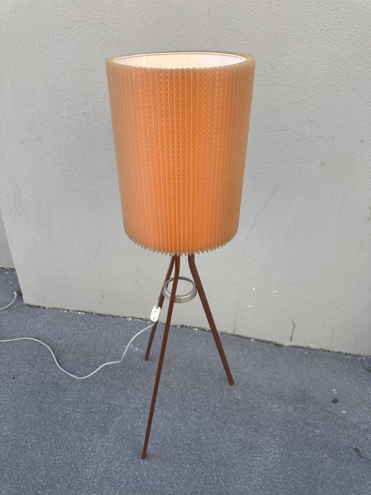 Dreibeinige Vintage Stehlampe aus den 1950/60er Jahren
