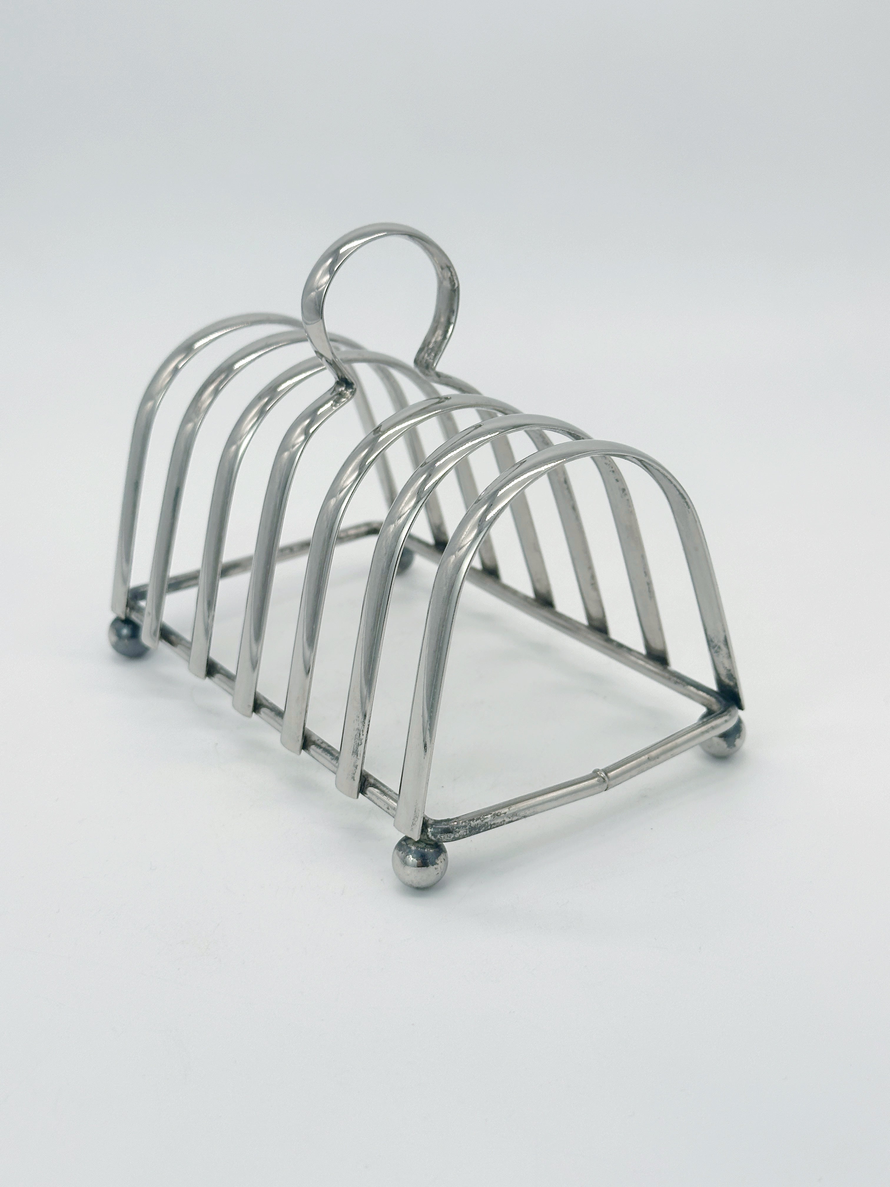 Versilberter Art Déco Toastständer von Walker & Hall England um 1930