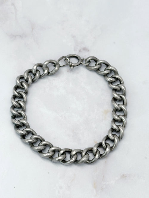 Antikes Panzerarmband aus Silber mit strukturierter Oberfläche