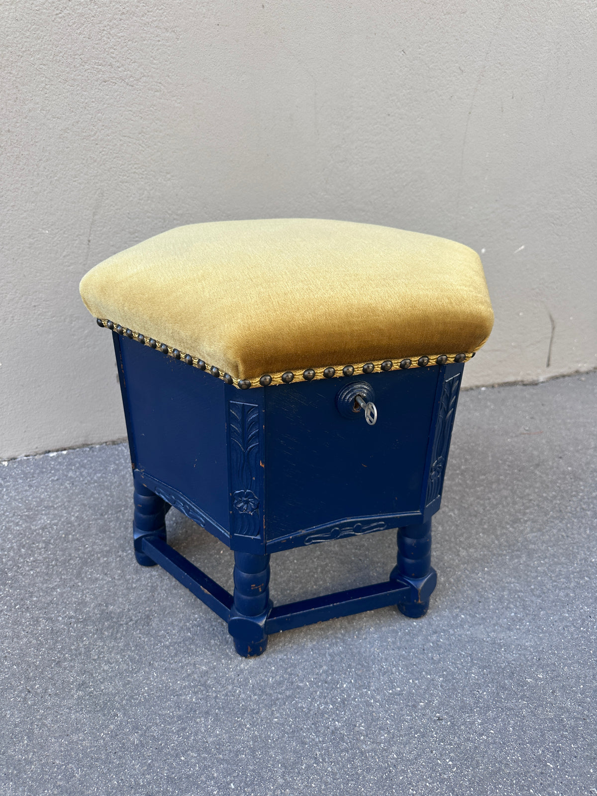 Vintage Hocker mit Stauraum in Dunkelblau und Gelb