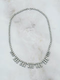 Geometrisches Vintage Strass Collier mit klaren Linien