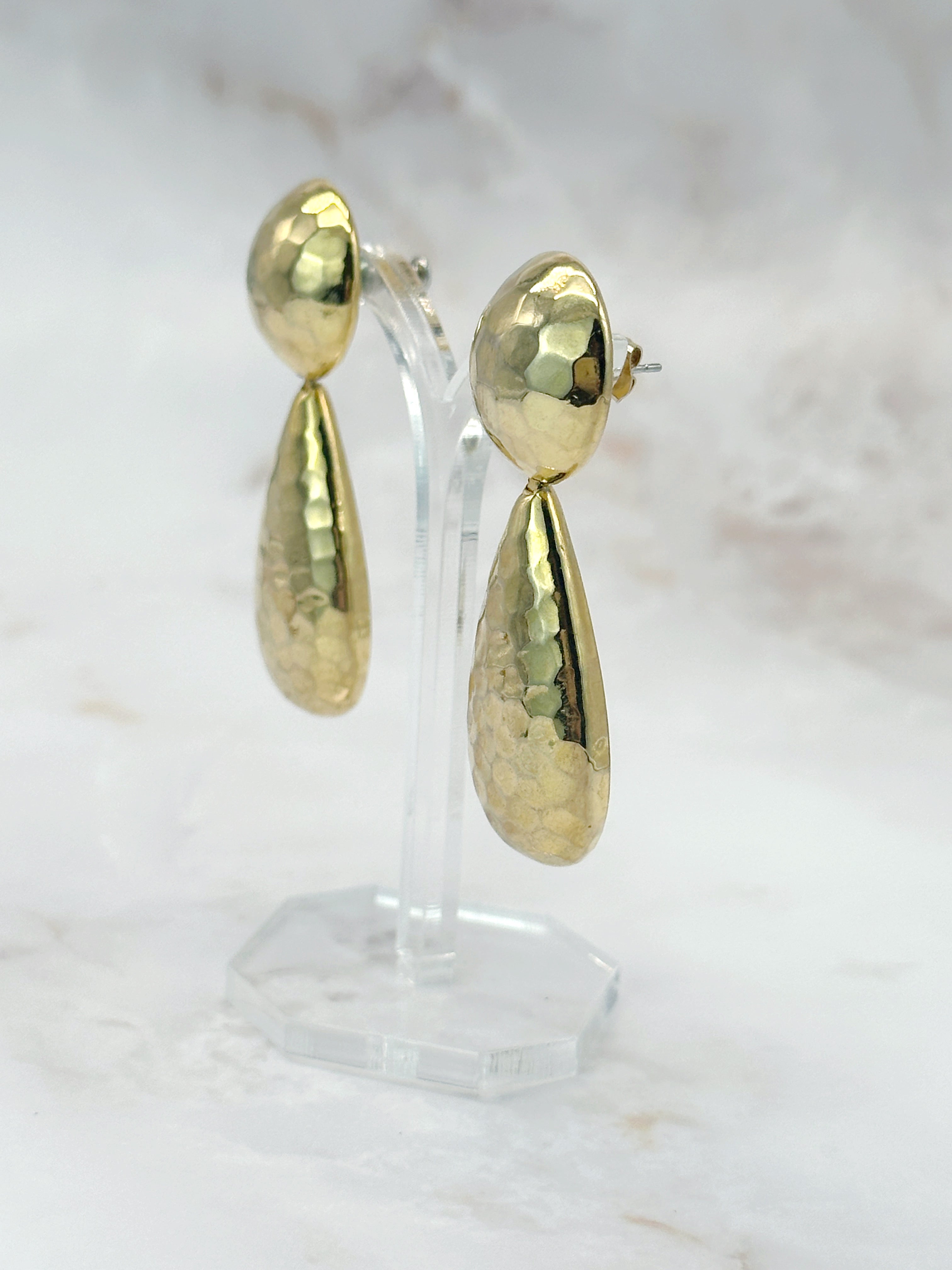 Lange Ohrhänger Tropfen aus gehämmertem Gold