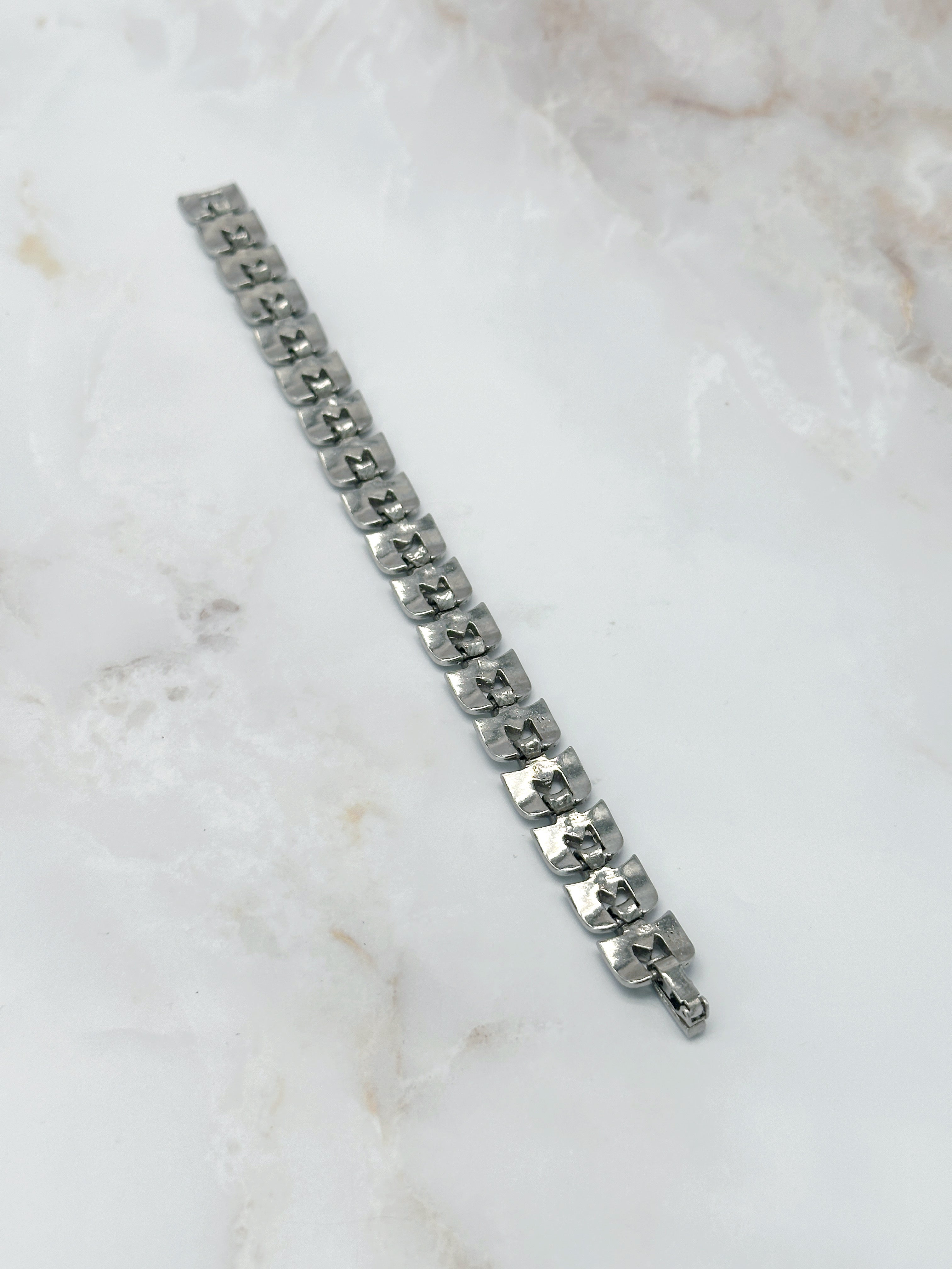 Rhodiniertes Vintage Armband mit funkelnden Markasiten