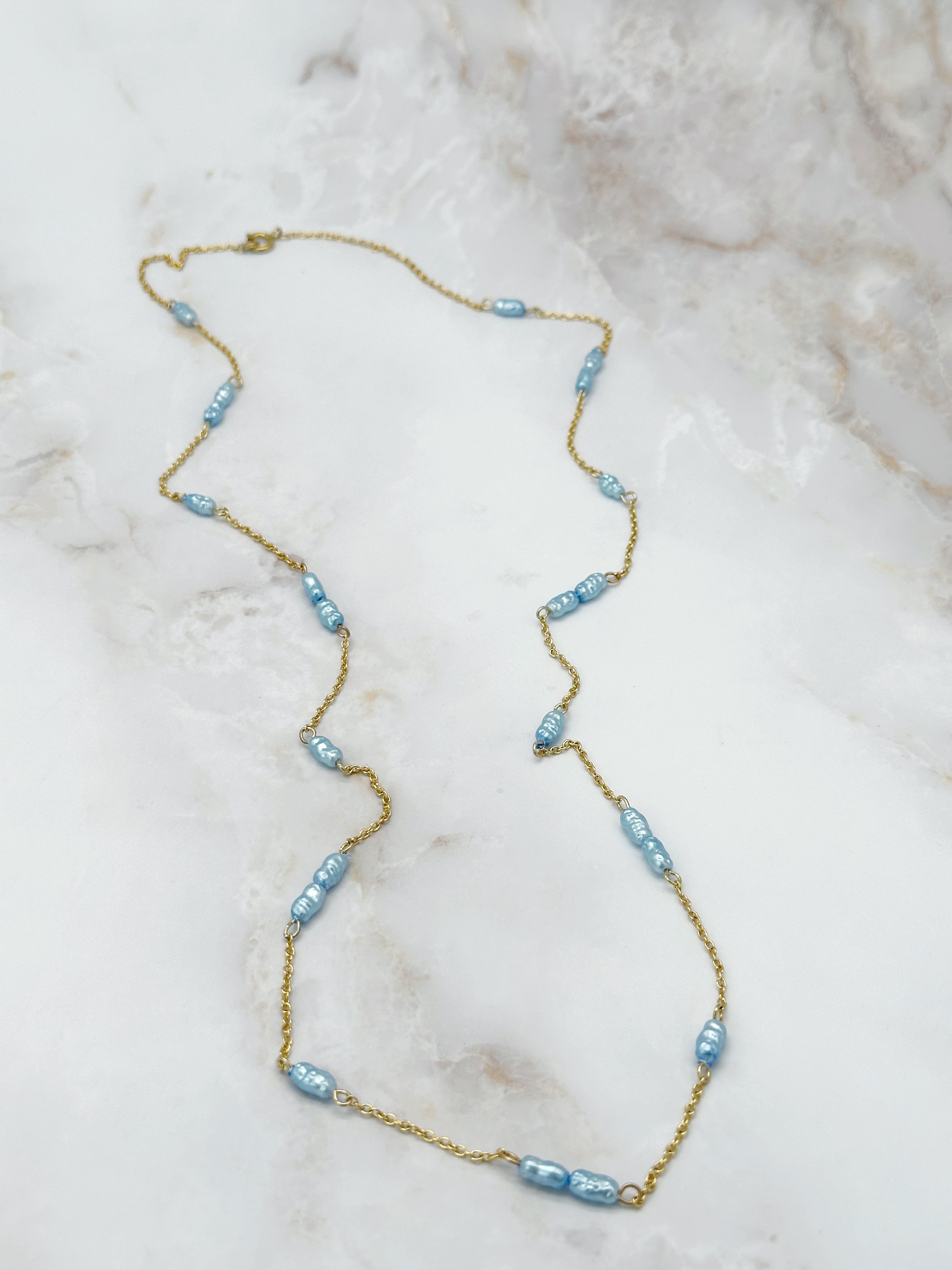 Lange Vintage Halskette mit Imitationsperlen in Champagner oder Blau