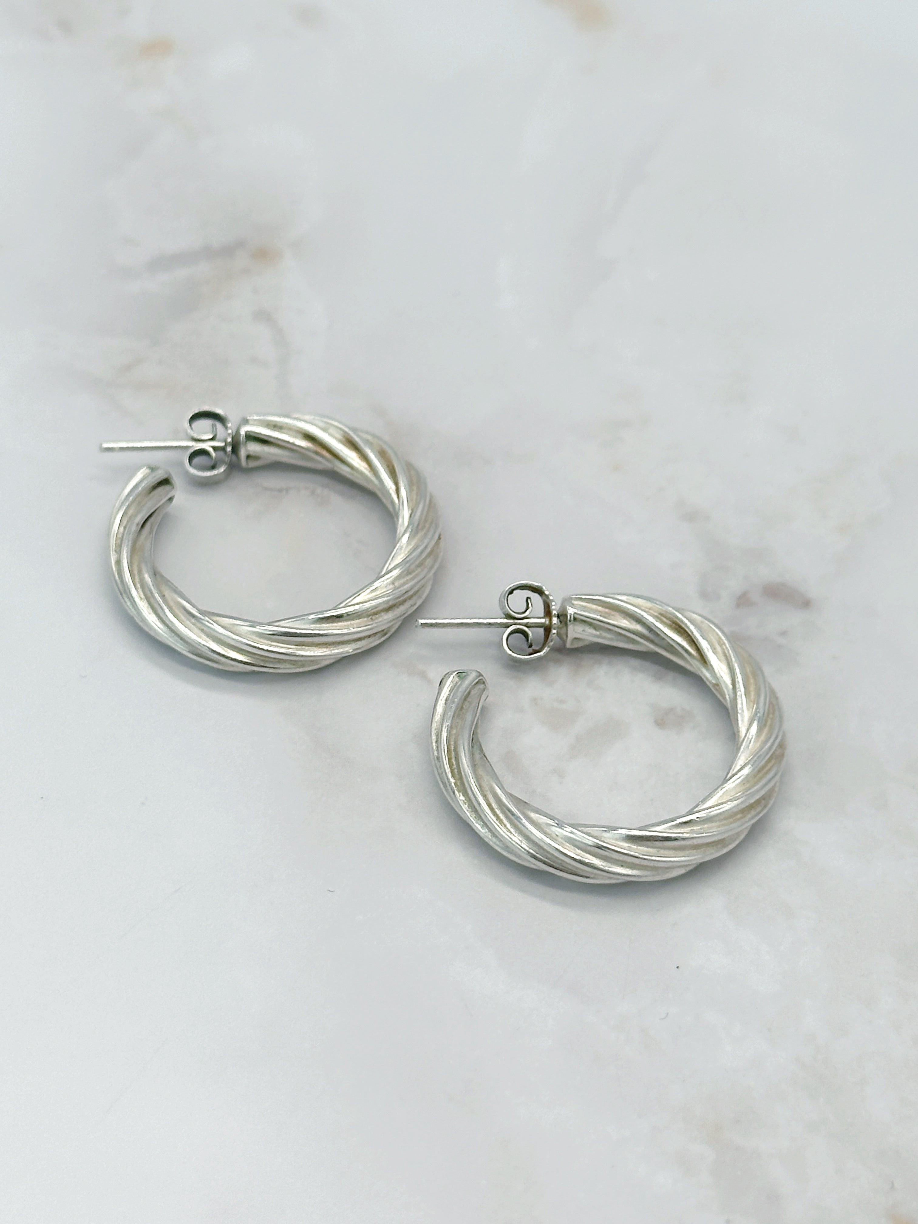 Massiv gedrehte Vintage Silbercreolen im Chunky Design