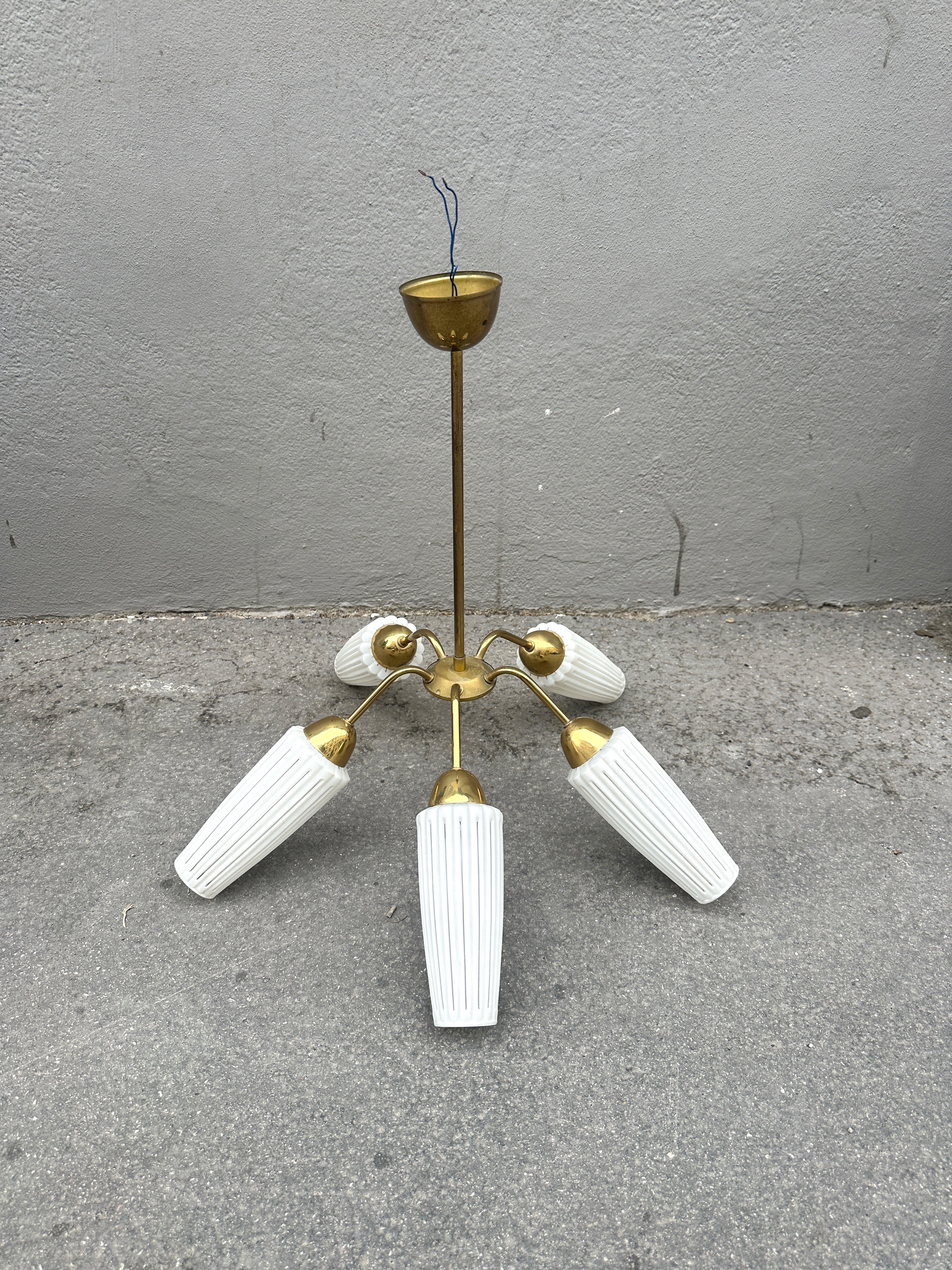 Mid-Century Luster um 1950 mit gerillten Glasschirmen
