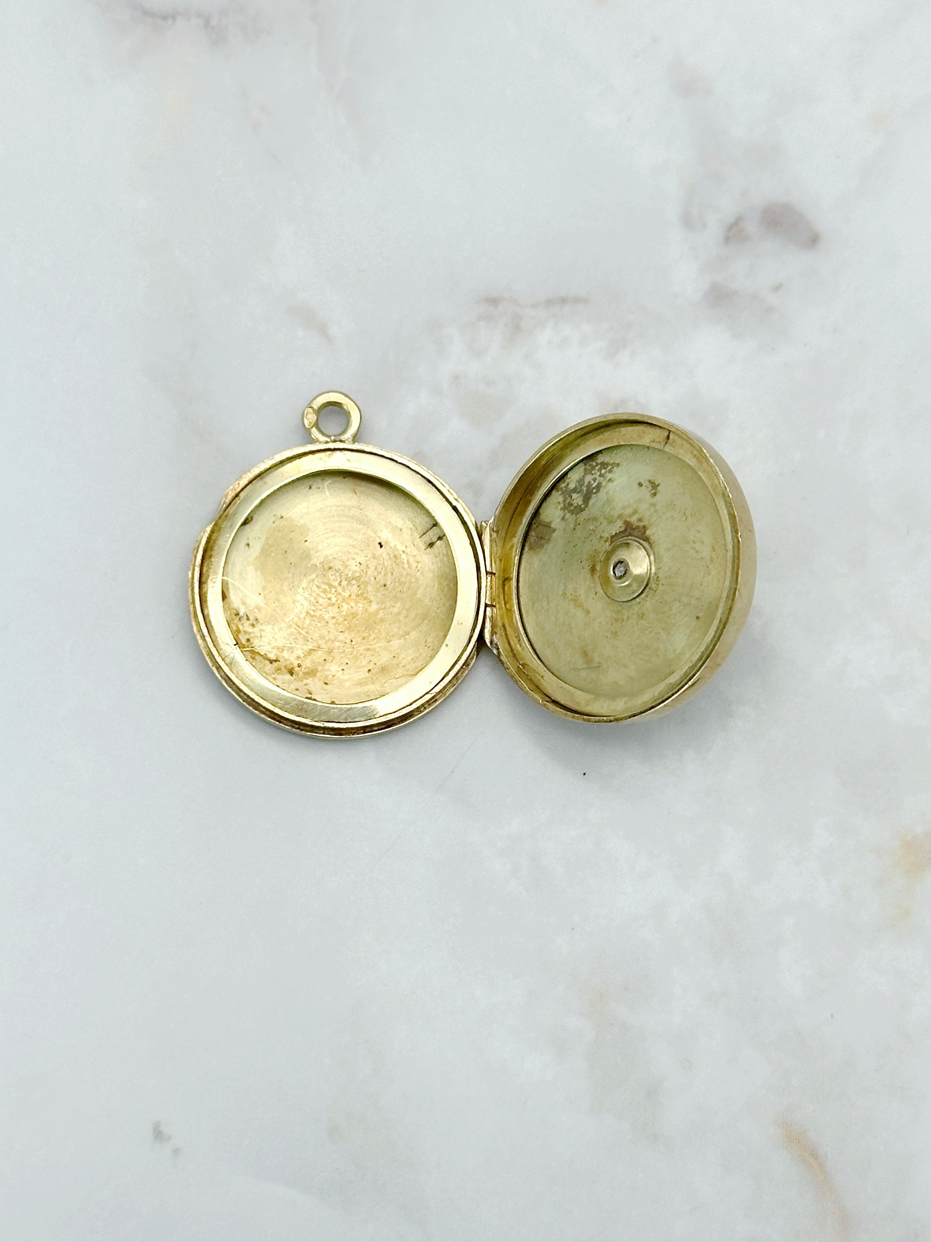 Aufklappbares Vintage Medaillon in Gelbgold