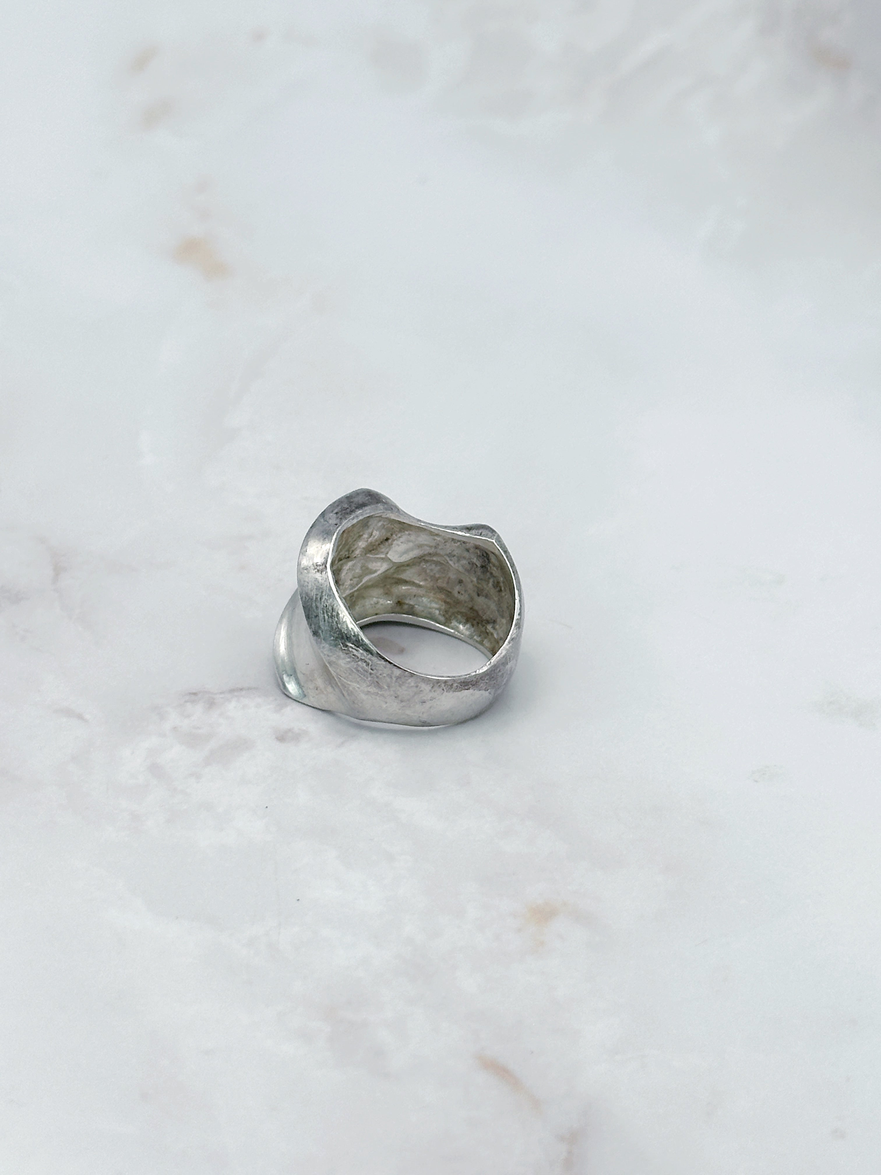 Statement Ring aus 925 Silber in abstrakter Form