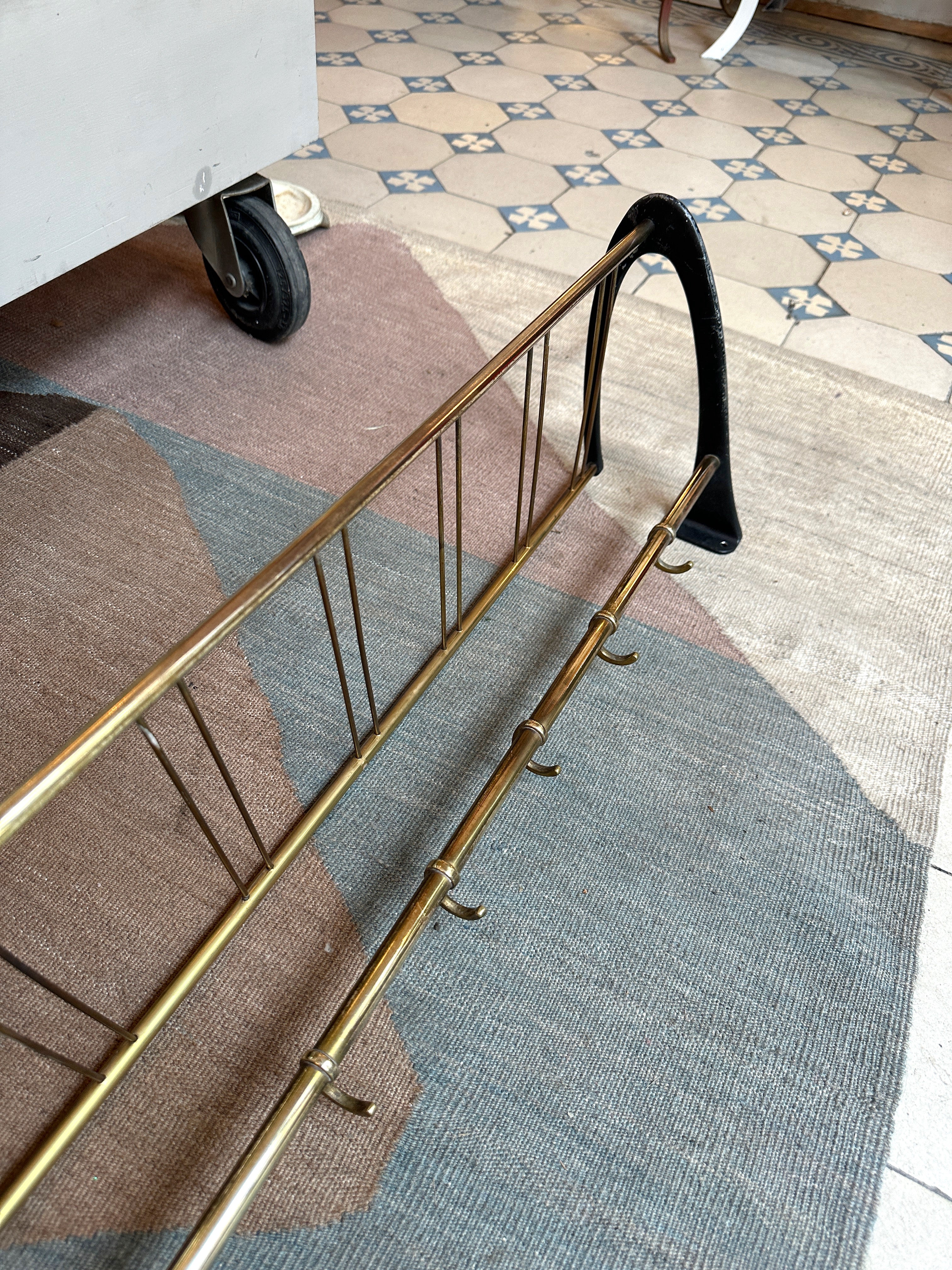 Midecentury Messinggarderobe