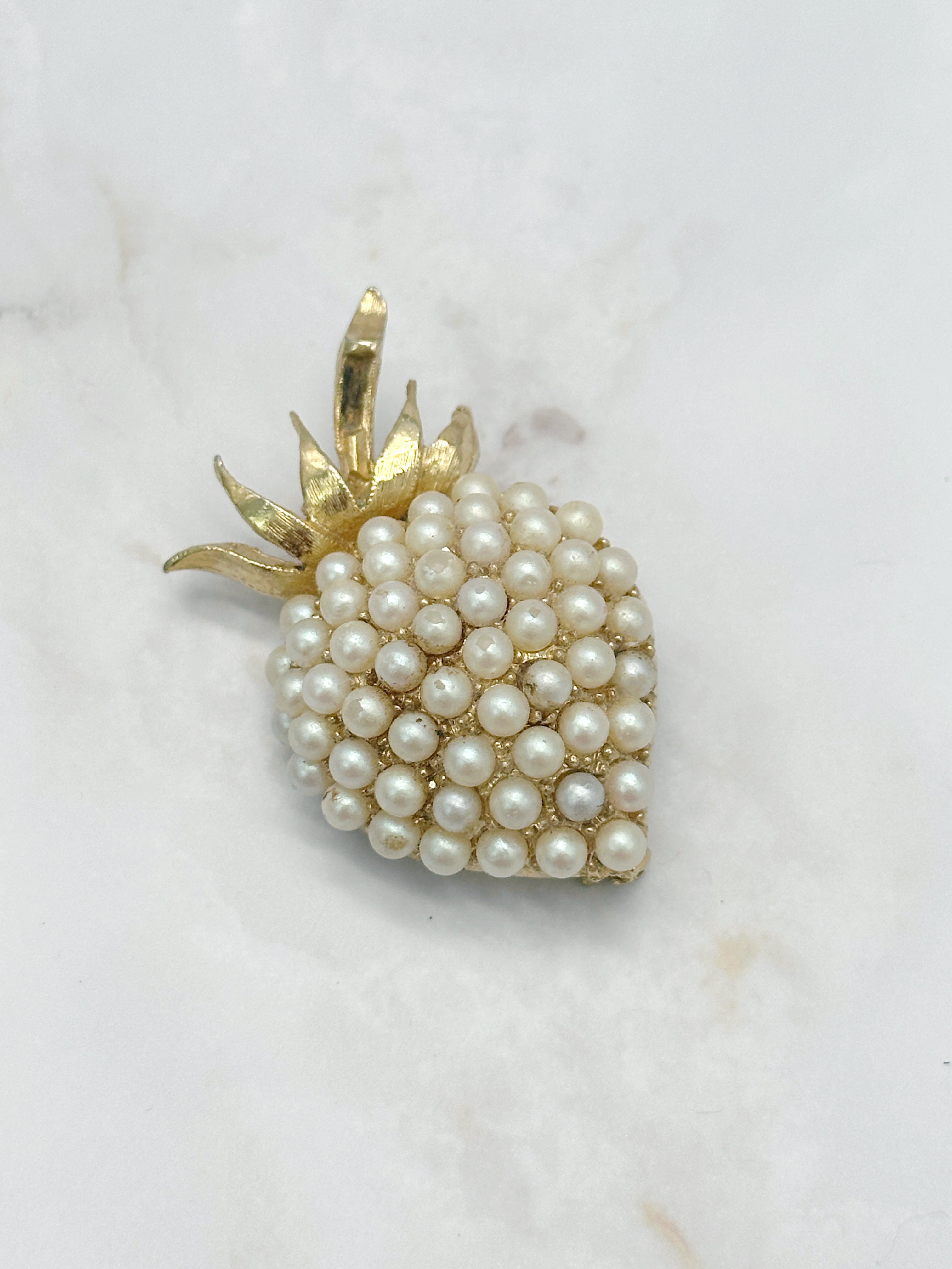 Vintage Brosche „Erdbeere“ – signiert Pell