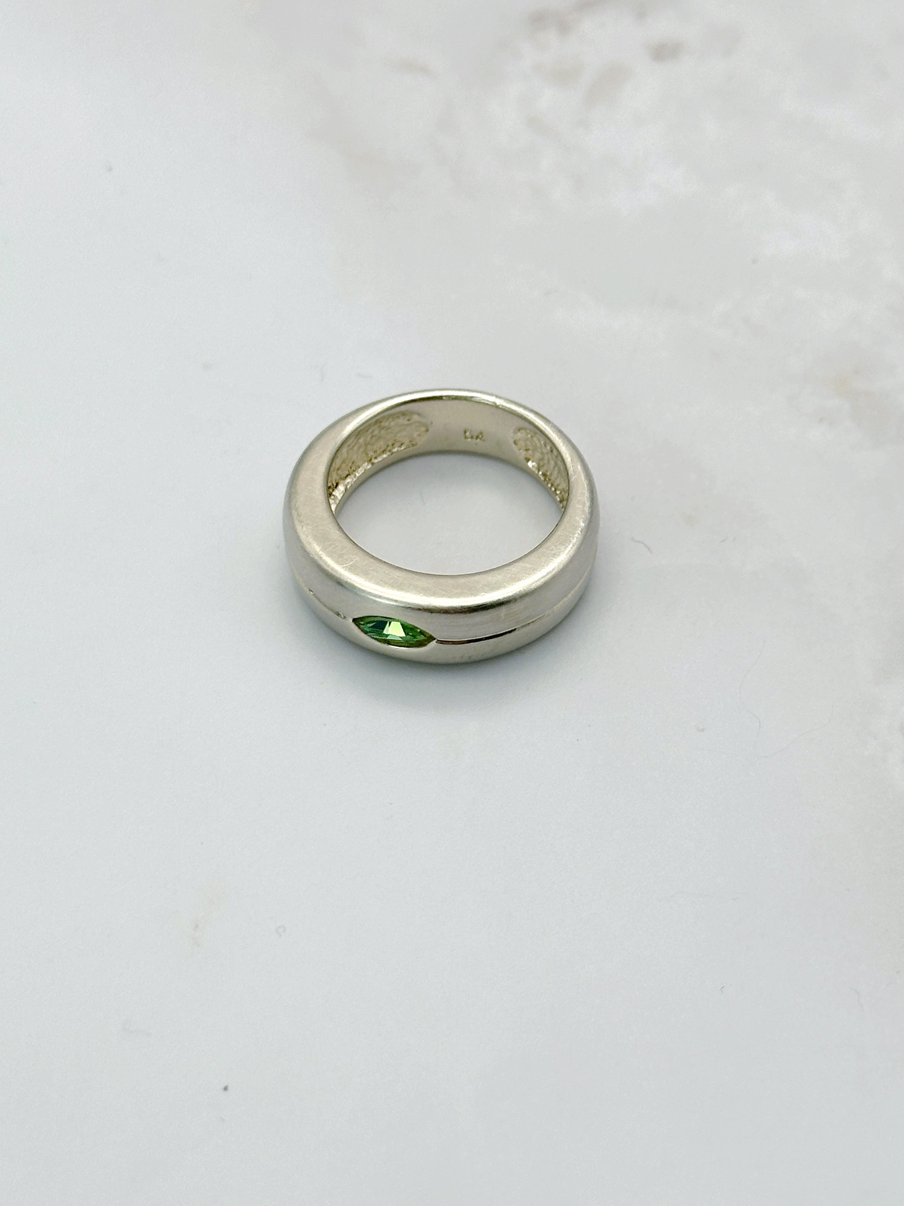 Bicolour ring with green navette