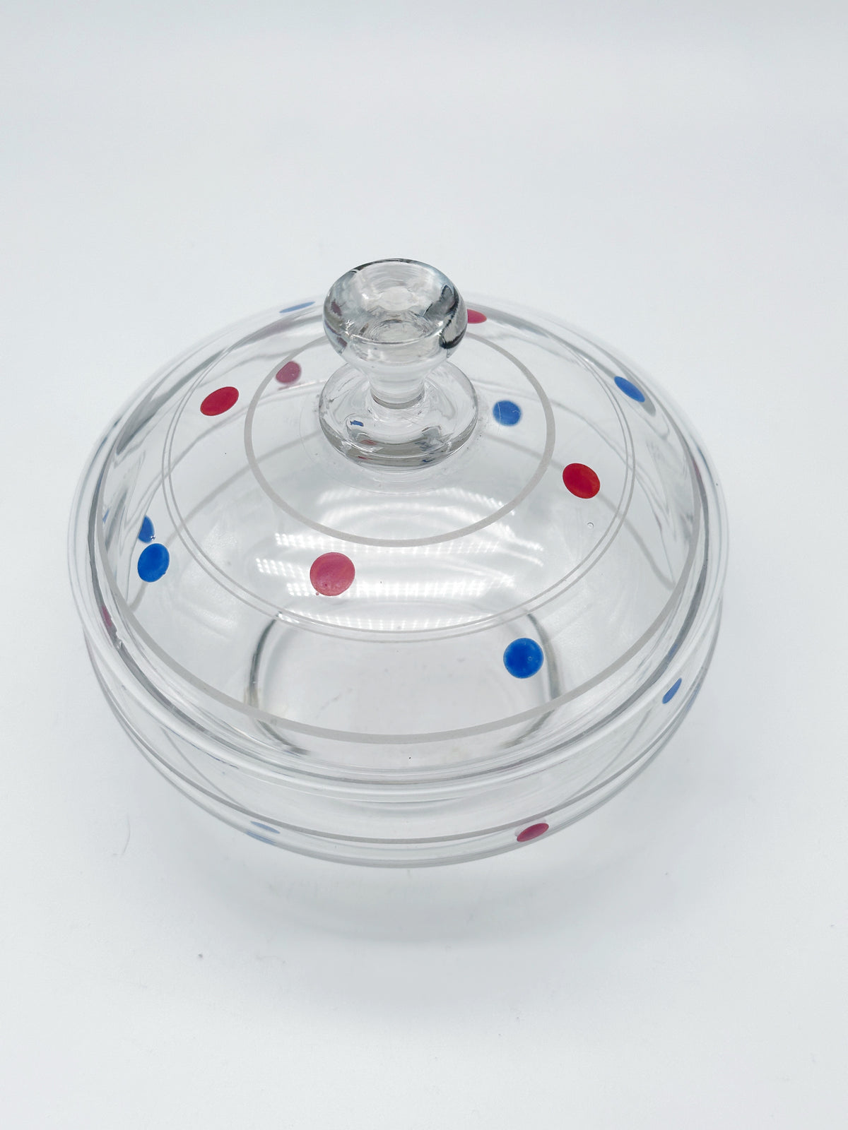 Vintage Deckeldose / Bonboniere aus Glas mit blau-roten Punkten um 1950