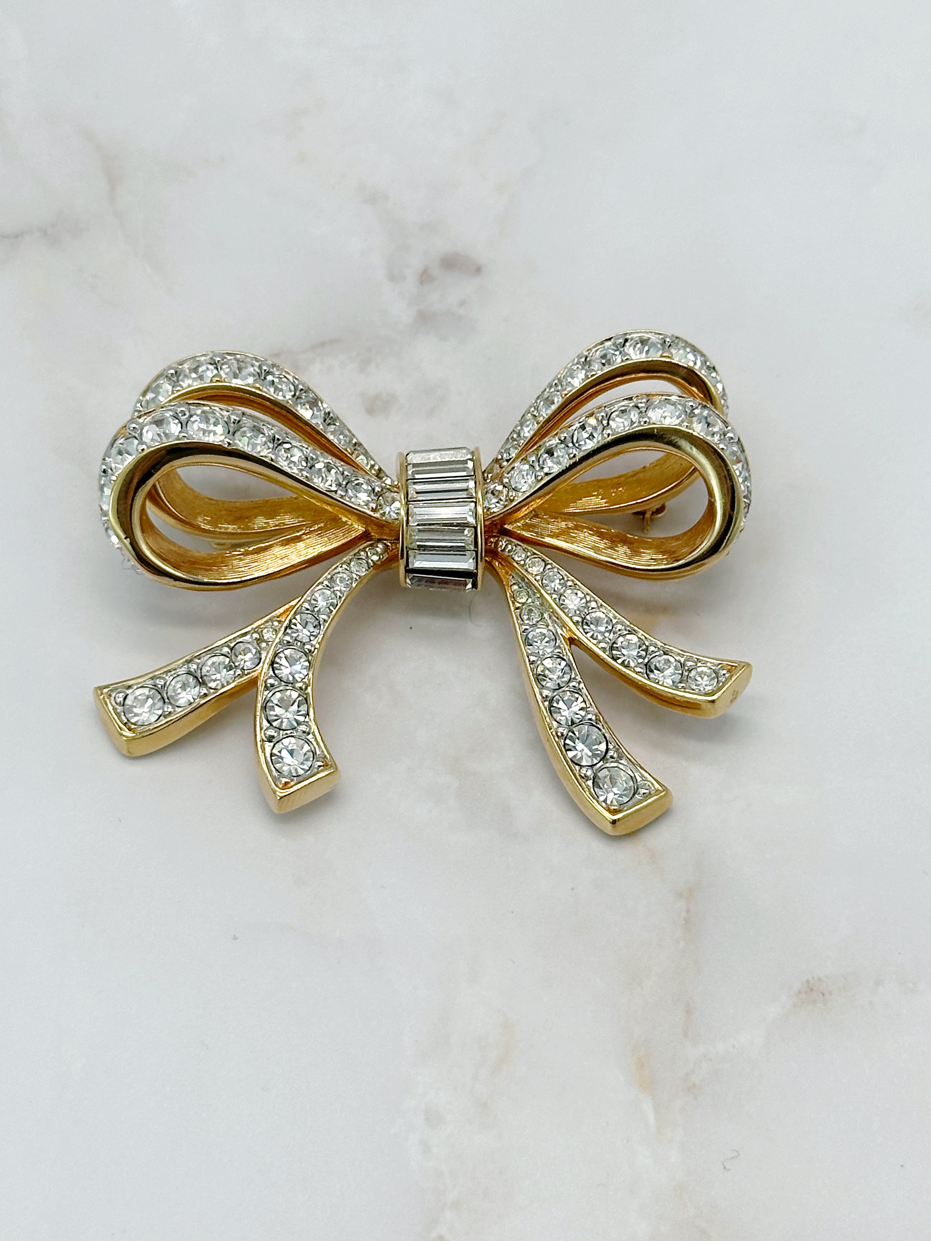 Vintage Swarovski S.A.L. Schleifen-Brosche, vergoldet mit Strass