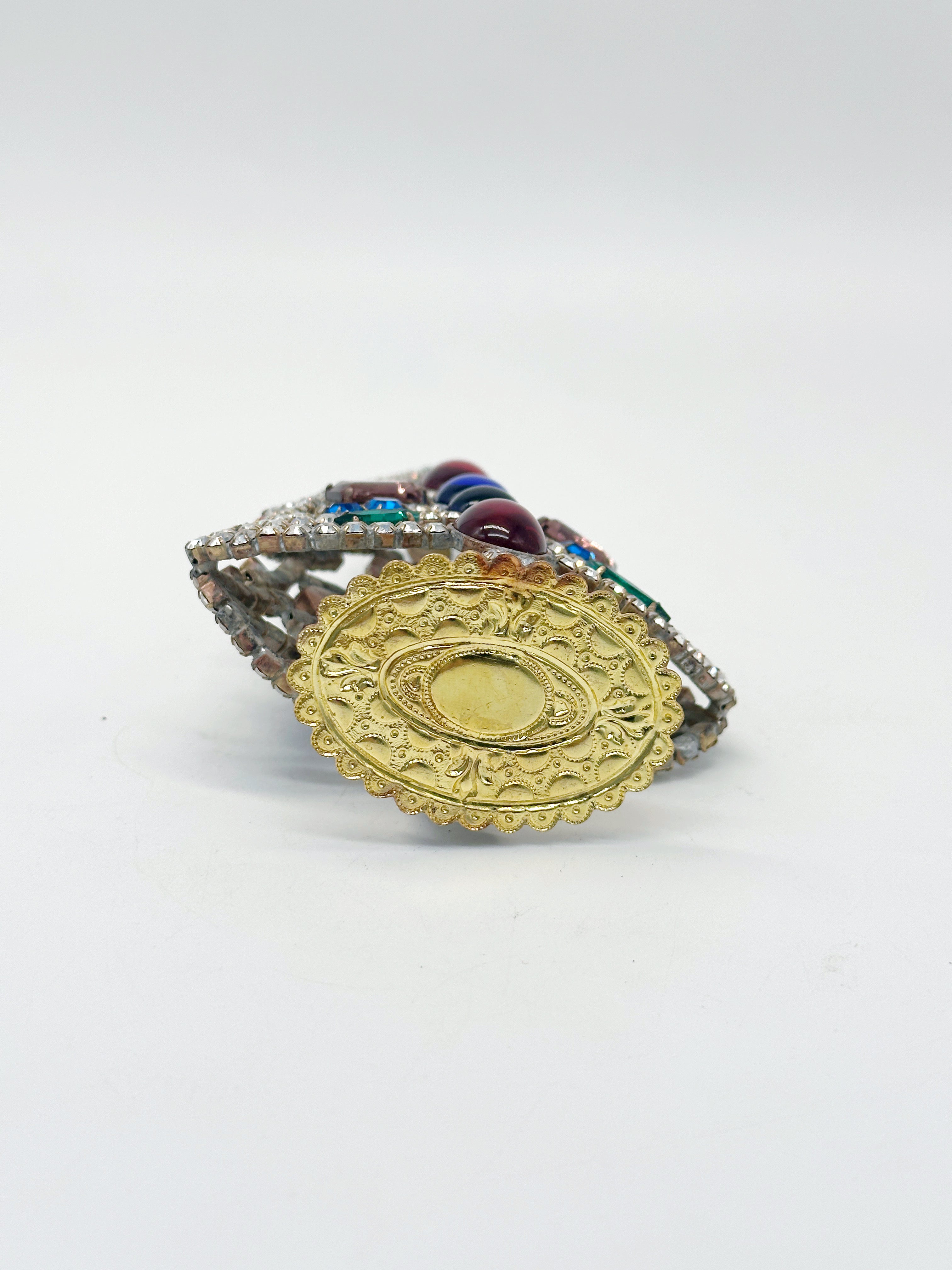 Funkelnder doppelter Gablonzer Christbaum mit bunten Strasssteinen