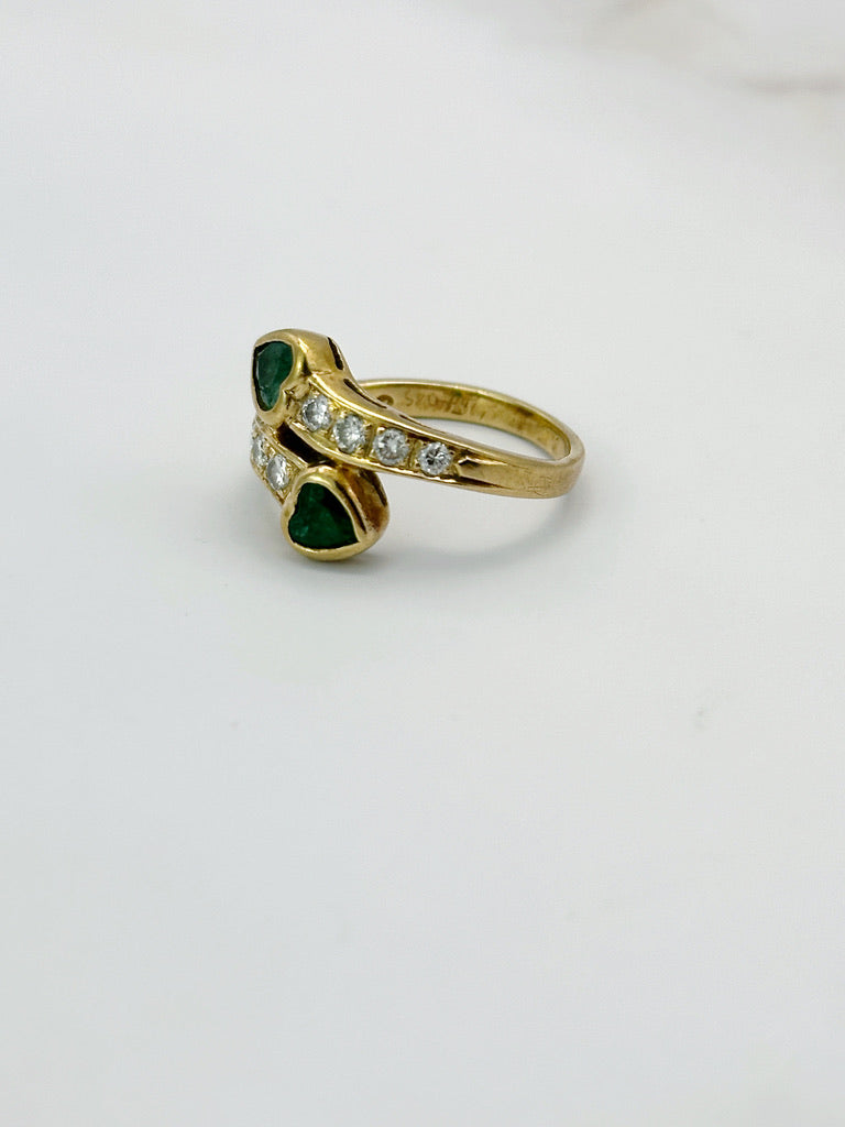 Vintage Ring mit Smaragden im Herzschliff
