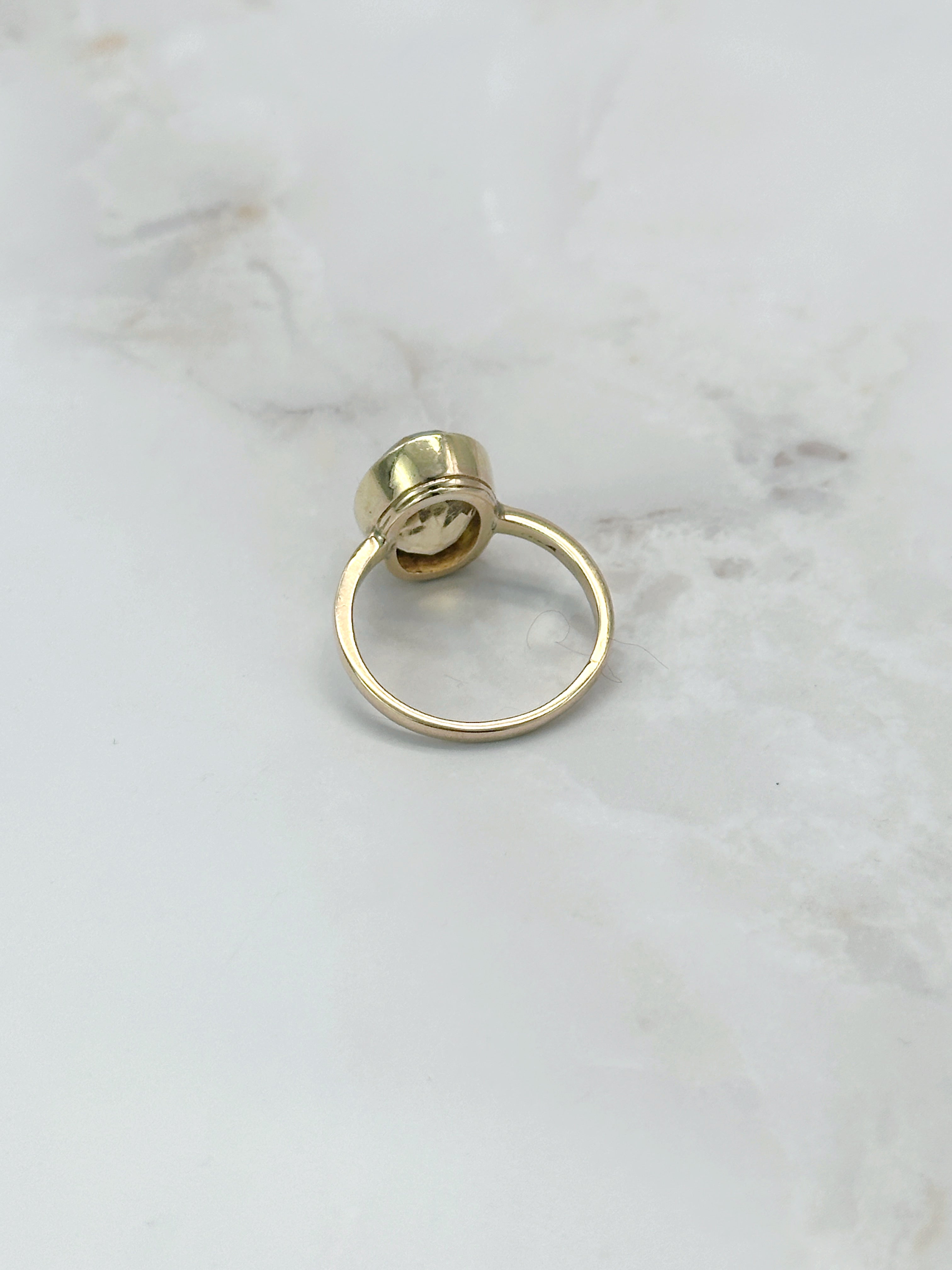 Klassischer Ring aus 585 Gelbgold mit strahlendem Citrin