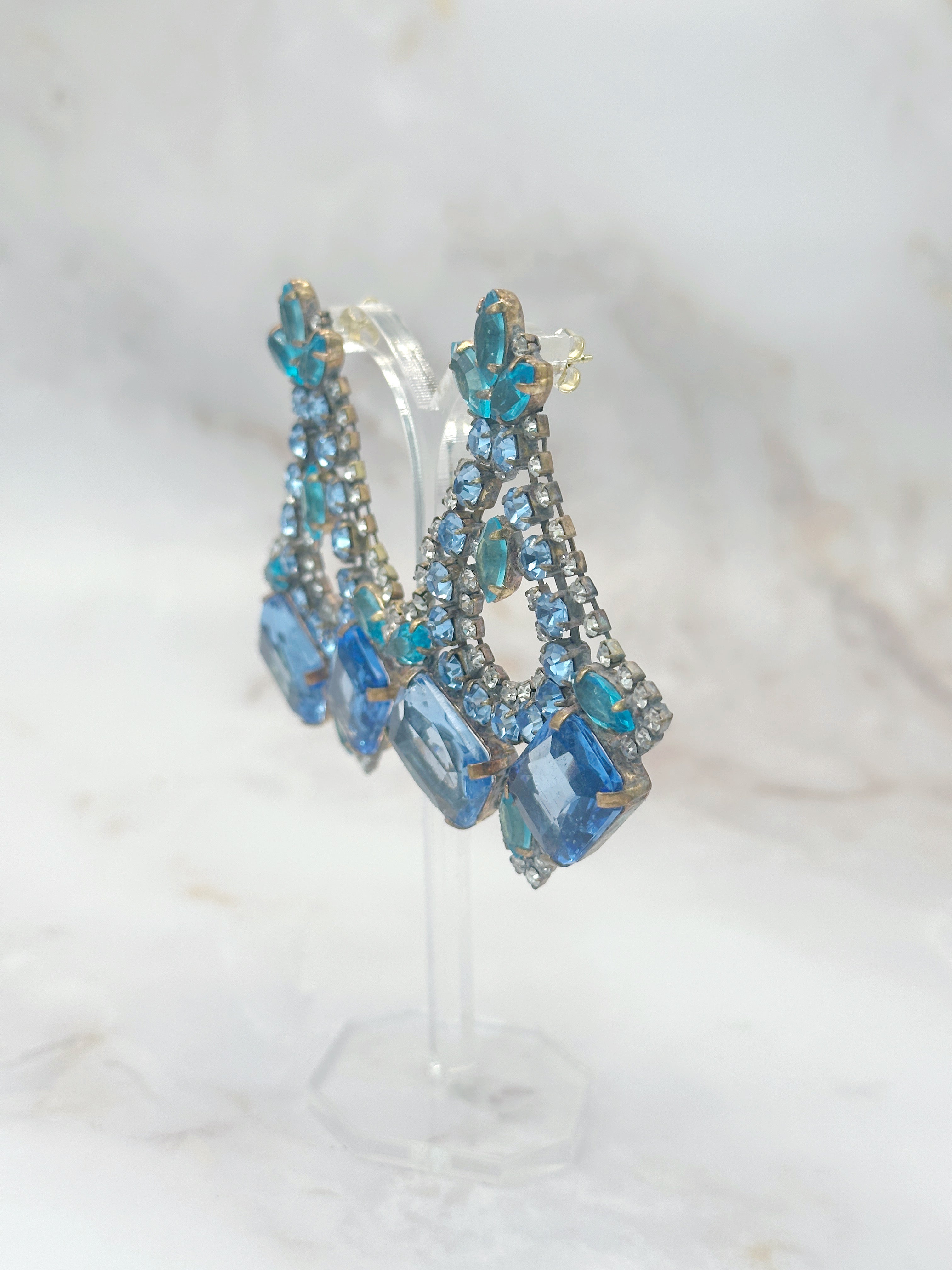 Opulente Gablonzer Ohrhänger in Blautönen