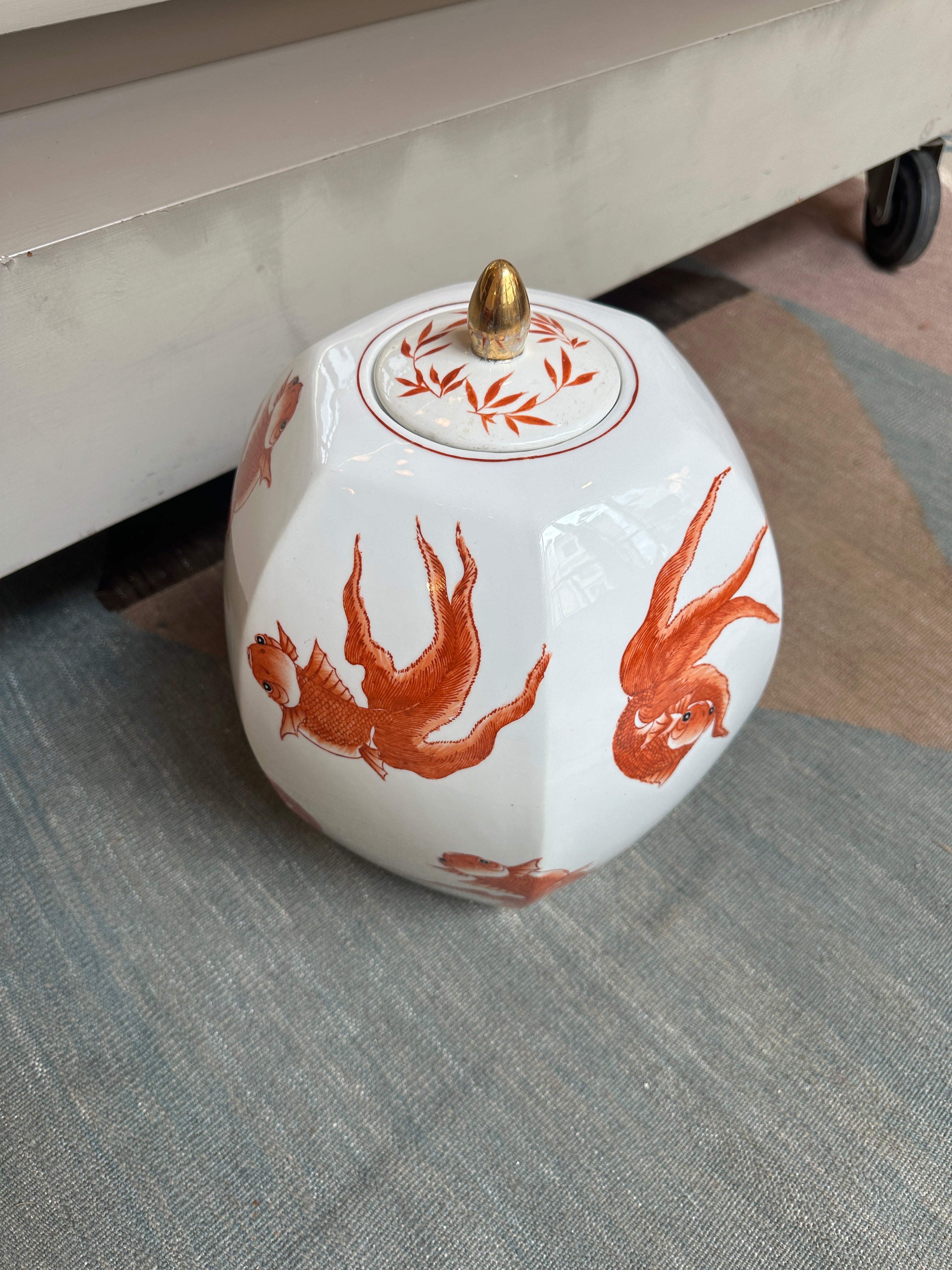 Vintage chinesischer Ingwertopf mit Koi-Motiv um 1950