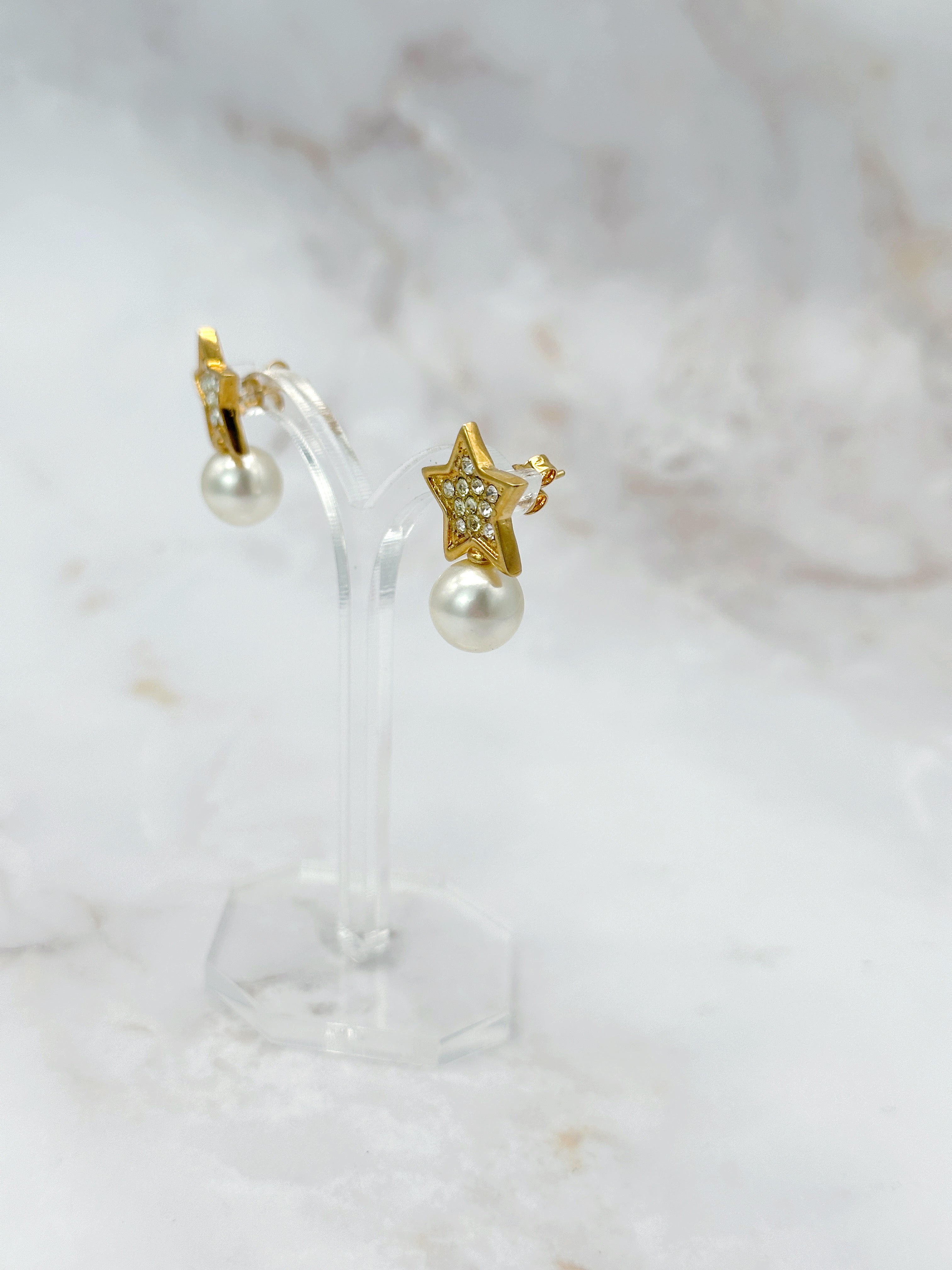 Vergoldete Ohrstecker mit Stern, Strass und Imitationsperle