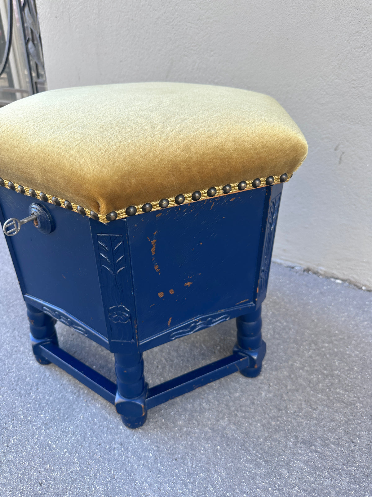 Vintage Hocker mit Stauraum in Dunkelblau und Gelb