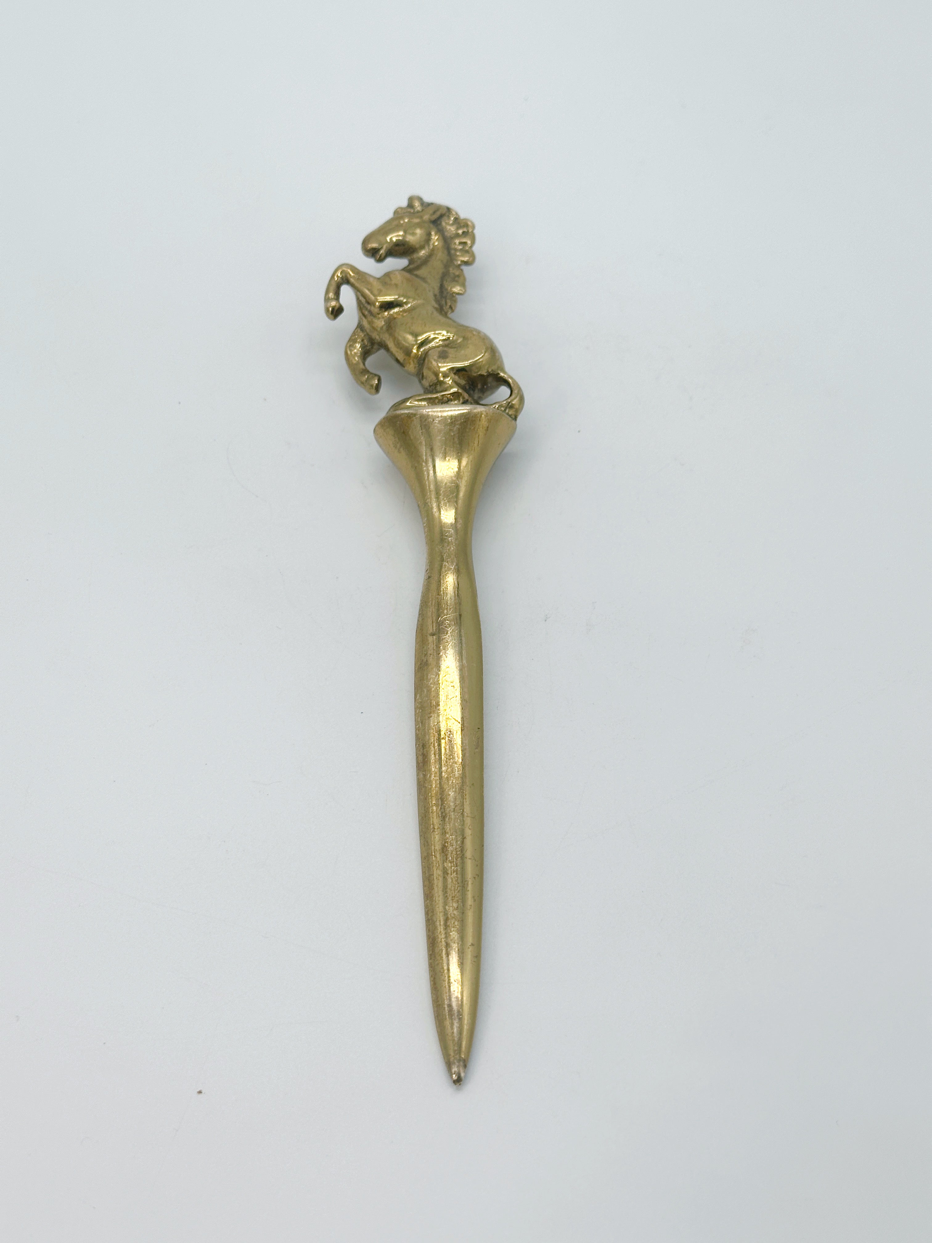 Massiver Messing-Brieföffner mit edlem Pferdekopf