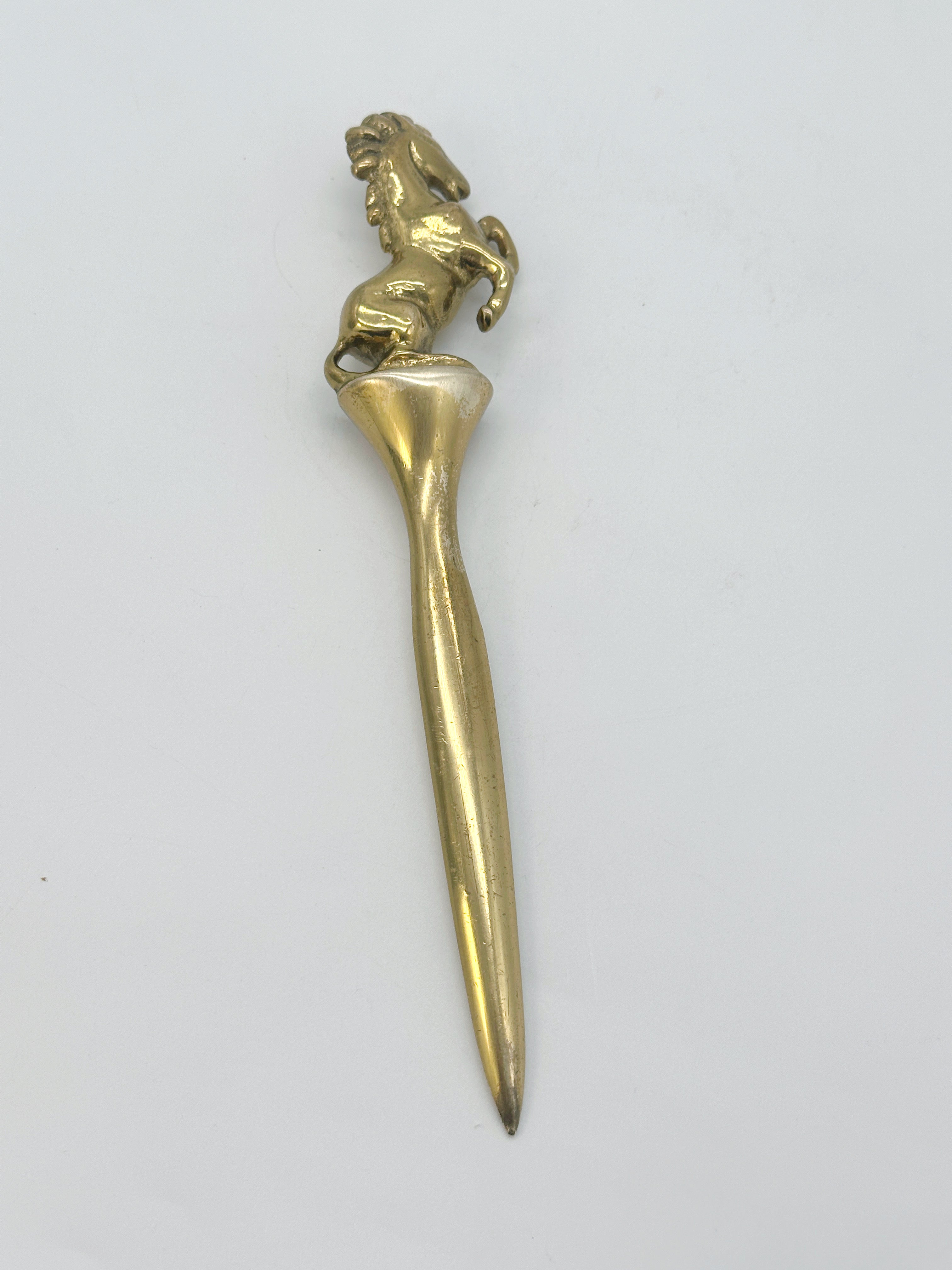 Massiver Messing-Brieföffner mit edlem Pferdekopf